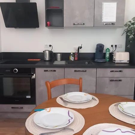 Au Petit Bonheur T2 4 Personnes *